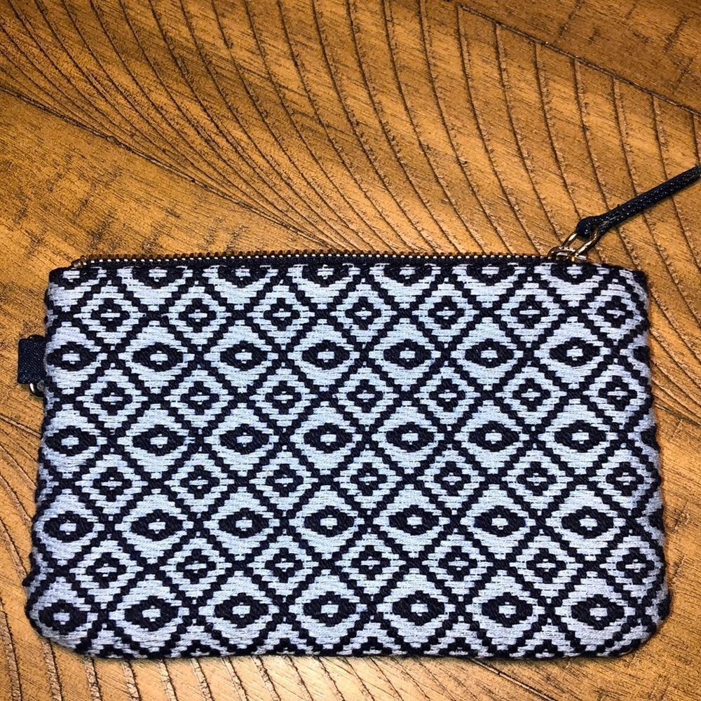 NWOT 7x4.5” Woven Denim Beach Clutch by Chico’s Blue Stripe lining Denim pull.